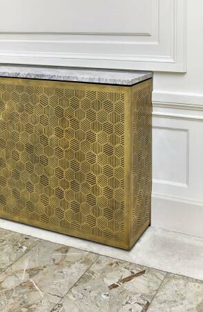 Moderne Heizk�rperverkleidung in der denkmalgesch�tzten Beletage