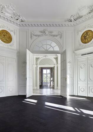 Raumfolge in der Beletage: Blick vom Wei�en Saal in den Gartensaal und in den Marmorsaal