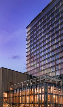 Kulturzentrum mit Hotel in Skelleftea von White Arkitekter