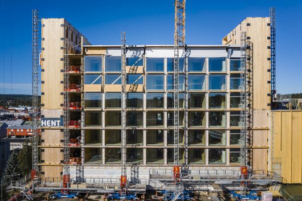 Jedes Modul ist mit der offenen Seite nach auen gerichtet und dort mit einem groen Fenster geschlossen.