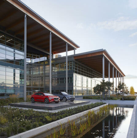 West Midlands: Jaguar Land Rover Advanced Product Creation Centre in Gaydon (Warwickshire) von Bennetts Associates, Foto von Hufton + Crow
