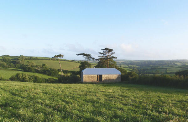 South West: Redhill Barn in Devon von TYPE Studio, Foto von Rory Gardiner