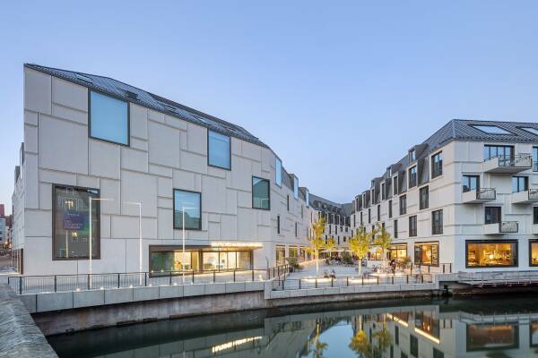 Der Augustinerhof nach Einzug des prominentesten Mieters, das Deutsche Museum