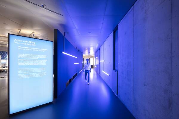 Verbindungsgang zwischen den Themenwelten