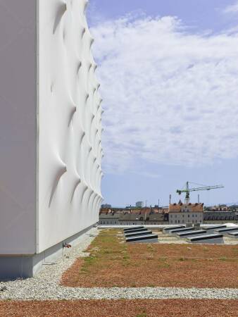Auenansicht des Bhnenturms, der aus Sichtrichtung Gotzinger Platz die Trme der Mnchner Frauenkirche nicht verdecken durfte