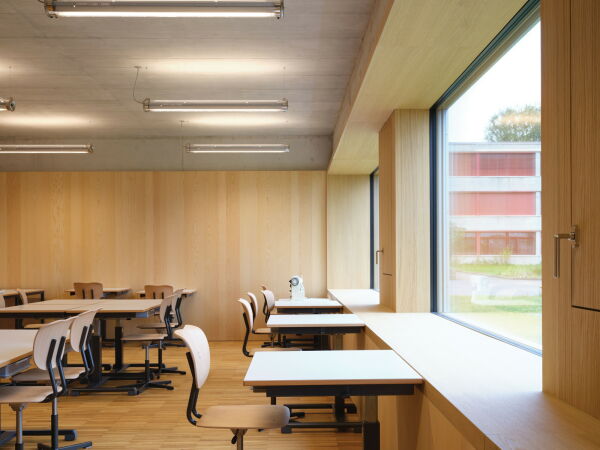 Grundschule von Brandenberger Kloter Architekten