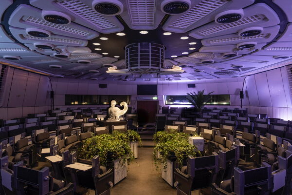 Im Saal 6 setzt Joulia Strauss ihre Zusammenarbeit mit Friedrich Kittler fort: Seelenreisen und An Friedrich Kittler.