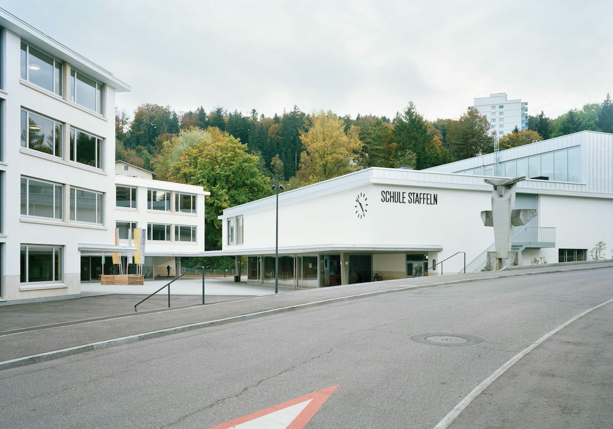 Cluster mit geometrischem Charme - Schule in Luzern von Blättler Dafflon Architekten