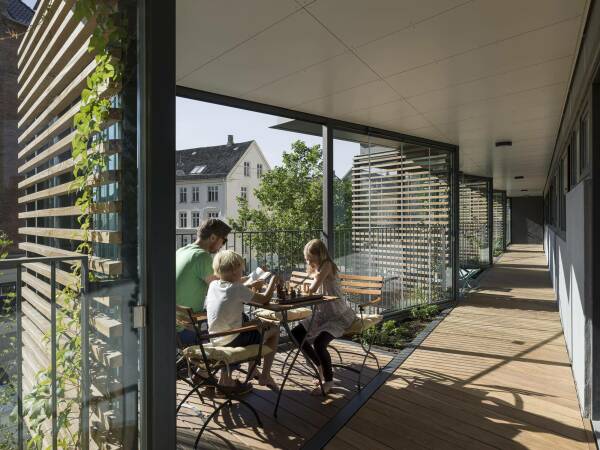 Umbau eines 60er-Jahre Wohnblocks von Tegnestuen Lokal