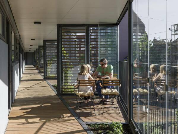 Umbau eines 60er-Jahre Wohnblocks von Tegnestuen Lokal