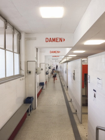 Umkleiden im Sommerbad Olympiastadion