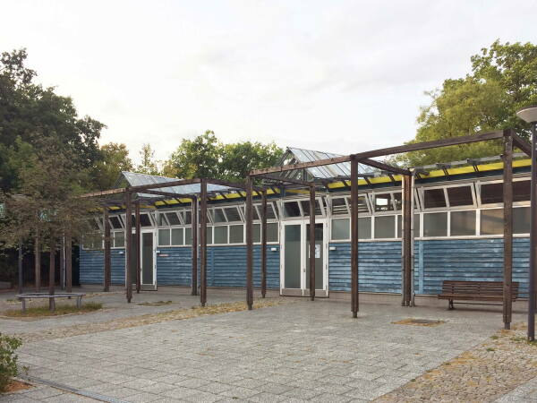 Umkleidegeb�ude im Sommerbad Neuk�lln