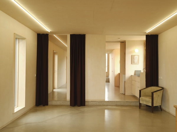 Scheunenumbau in Island von Studio Bua