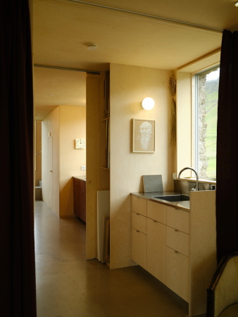 Scheunenumbau in Island von Studio Bua