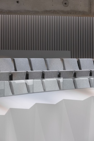 Die Trib�ne f�r Besucher*innen.