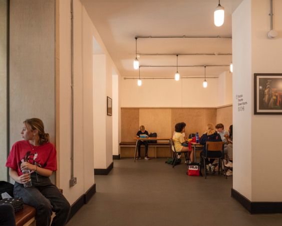 Jugendtheater in London von DSDHA