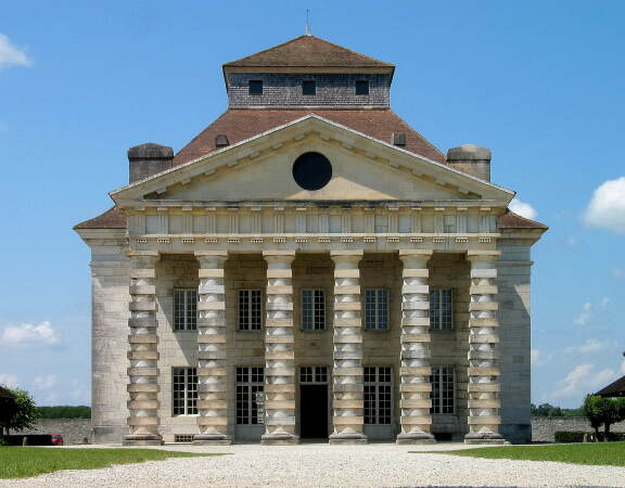 Haus der Direktoren in der Saline in Arc-et-Senans, 177579. Foto: Wikimedia / Rolf Sssbrich / CC BY-SA 3.0