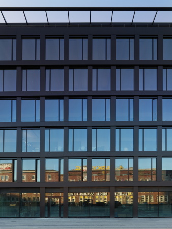 Brobau von Hadi Teherani Architects