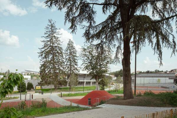 Sportpark in Clermont-Ferrand von Auer Weber Architekten