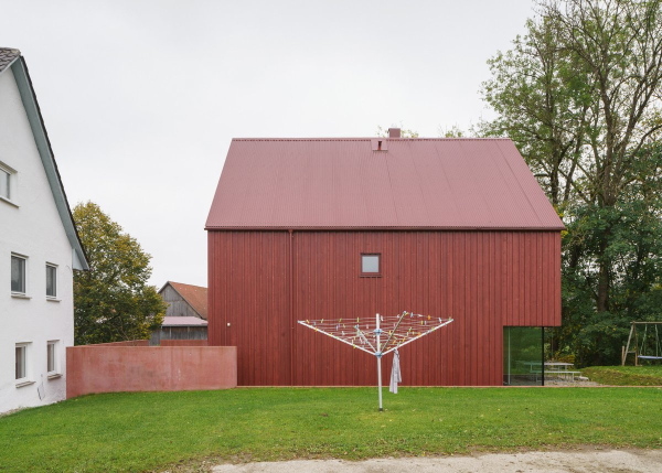 Preistrger: Rotes Haus in Illerbeuren von SoHo Architektur, Bauherr*innen: Julia und Michael Staudinger