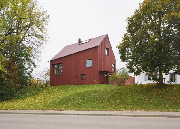 Preistrger: Rotes Haus in Illerbeuren von SoHo Architektur, Bauherr*innen: Julia und Michael Staudinger