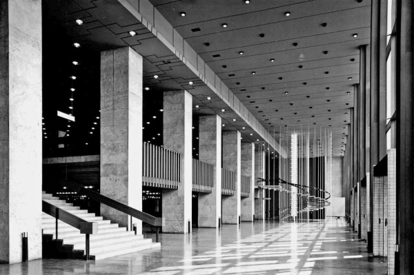 Blick ins Foyer, 1977