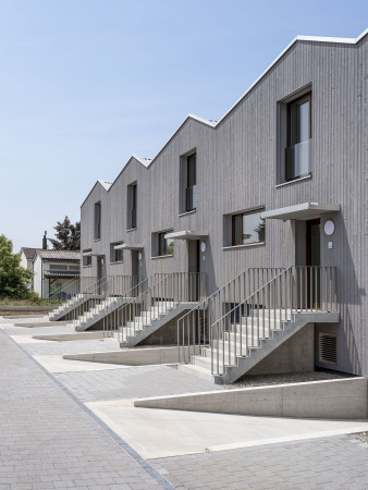 Reihenhuser aus Holz in Mnchenstein von ffbk Architekten
