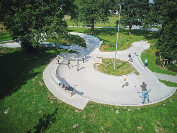 IPC IAKS Distinction: Almeauen Flowpark in B�ren, Deutschland, von Maier Landschaftsarchitektur / Betonlandschaften