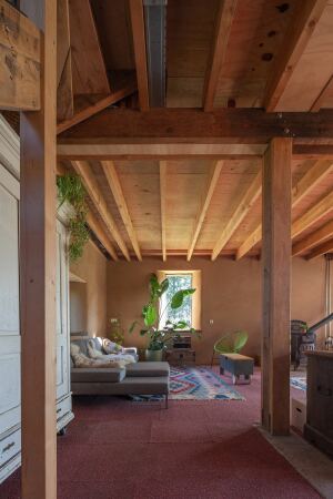 Wohnhaus aus Recyclingmaterial in den Niederlanden