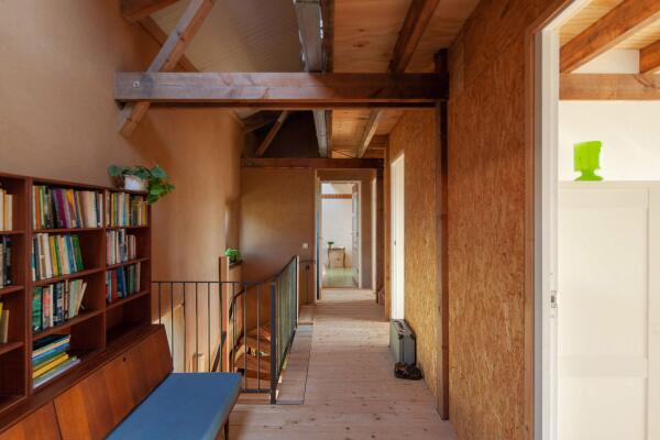 Wohnhaus aus Recyclingmaterial in den Niederlanden