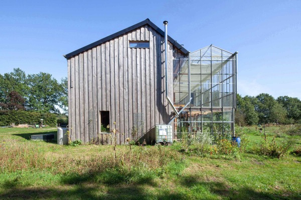 Wohnhaus aus Recyclingmaterial in den Niederlanden
