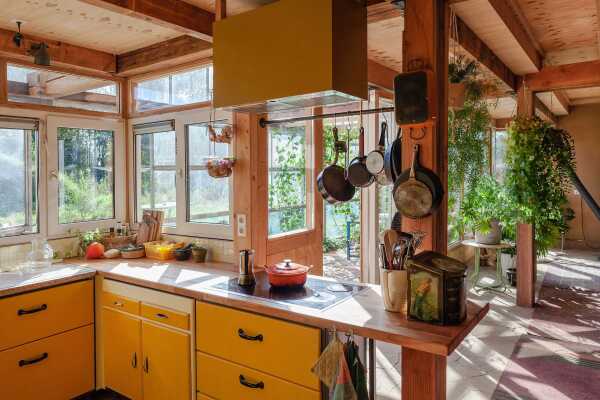 Wohnhaus aus Recyclingmaterial in den Niederlanden