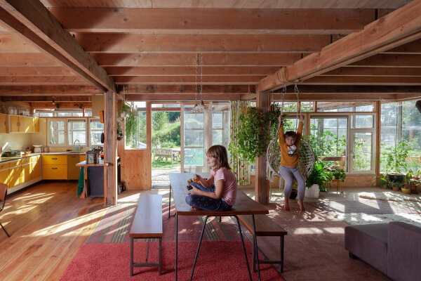 Wohnhaus aus Recyclingmaterial in den Niederlanden