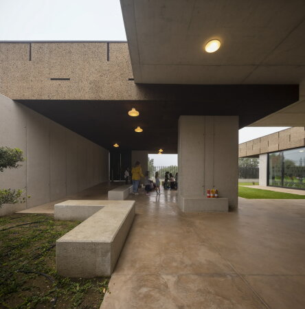 Schulerweiterung von Contaminar in Leiria