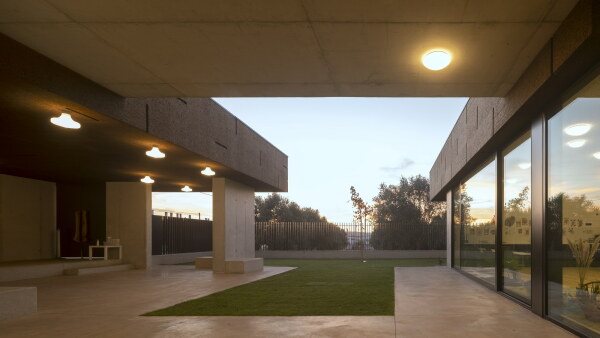 Schulerweiterung von Contaminar in Leiria