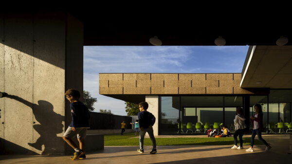 Schulerweiterung von Contaminar in Leiria