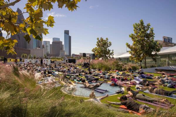 Yoga-Event auf dem Dach anl�sslich der Er�ffnung