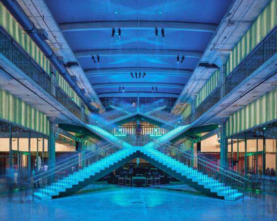 Die Ebenen markieren ebenfalls unterschiedliche Nutzungsbereiche: Kultur, Kommerz und Gastronomie im Erdgeschoss, Co-Working im 1. OG und �ffentlicher Raum auf dem Dach