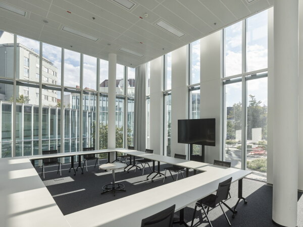 Anerkennung: Generalsanierung des Hauptverbands der Sozialversicherungen in Wien von Atelier darchitecture Chaix & Morel et associs (Paris) und Christian Anton Pichler (Wien) und der Bauherrschaft vom Dachverband der sterreichischen Sozialversicherungen