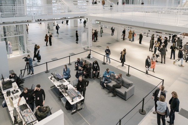 Blick ins �Aufnahmestudio�, die Installation ist eine Arbeit des isl�ndischen K�nstlers Ragnar Kjartansson