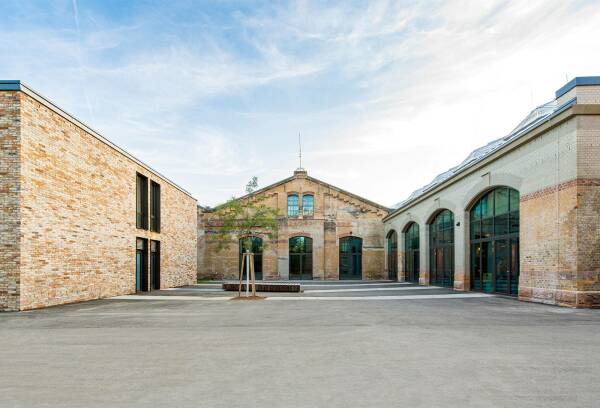 Sanierung und Erweiterung Wagenhallen in Stuttgart von Atelier Brckner