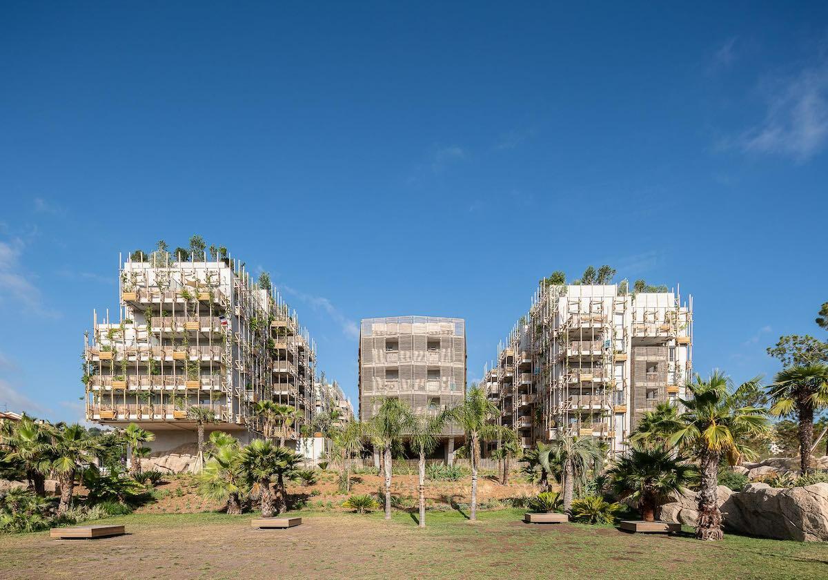 Der Park, der über Häuser klettert
 - Wohnbauten in Nizza von Edouard François