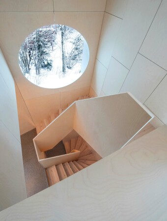 Turm am Abhang: Tower Bridge in Oslo von Resell + Nicca