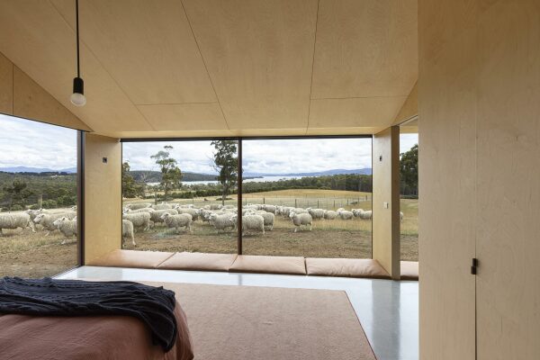 Schlafen bei Schafen: Farmhaus Coopworth auf Bruny Island von FMD Architects