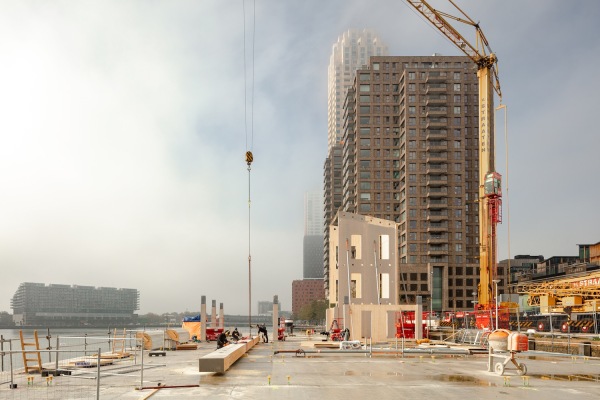 Montage der ersten Holzelemente