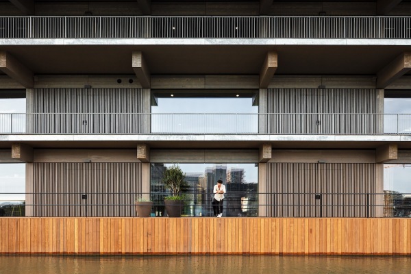 B�roschiff in Rotterdam von Powerhouse Company