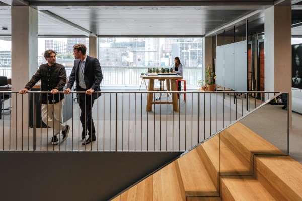 B�roschiff in Rotterdam von Powerhouse Company