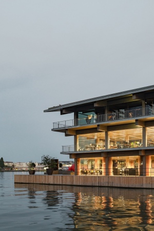 Broschiff in Rotterdam von Powerhouse Company