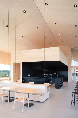 Gastraum - Blick zur Galerie