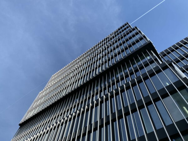 Auenansicht der Fassade an der Bismarckallee